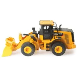 Diecast Masters 1:24 Caterpillar 950M Wheel Loader (includes Batteries) -Radio Control & Model Shop DCM25003 3